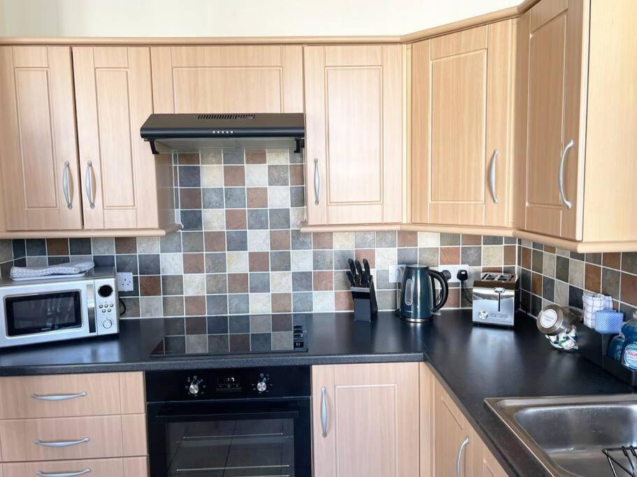 Private Parking, Central Llandudno, King Bed With Ensuite At Clement Lodge Bagian luar foto