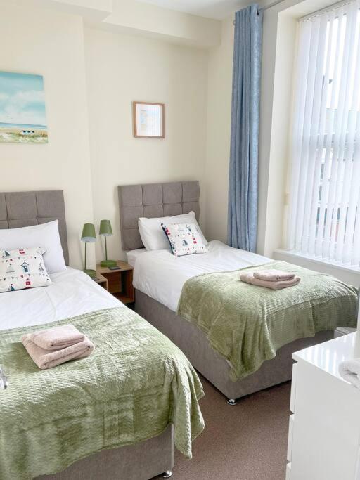 Private Parking, Central Llandudno, King Bed With Ensuite At Clement Lodge Bagian luar foto