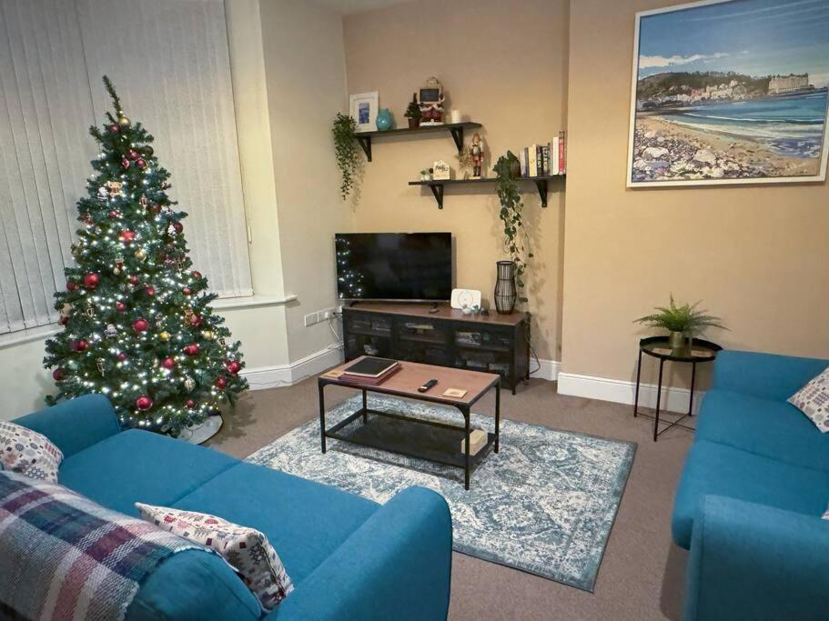 Private Parking, Central Llandudno, King Bed With Ensuite At Clement Lodge Bagian luar foto