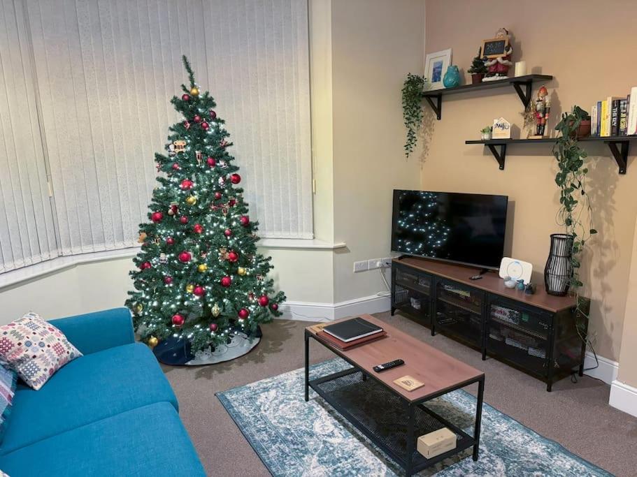 Private Parking, Central Llandudno, King Bed With Ensuite At Clement Lodge Bagian luar foto