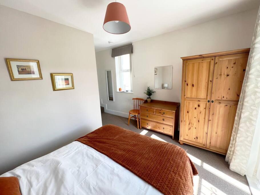 Private Parking, Central Llandudno, King Bed With Ensuite At Clement Lodge Bagian luar foto