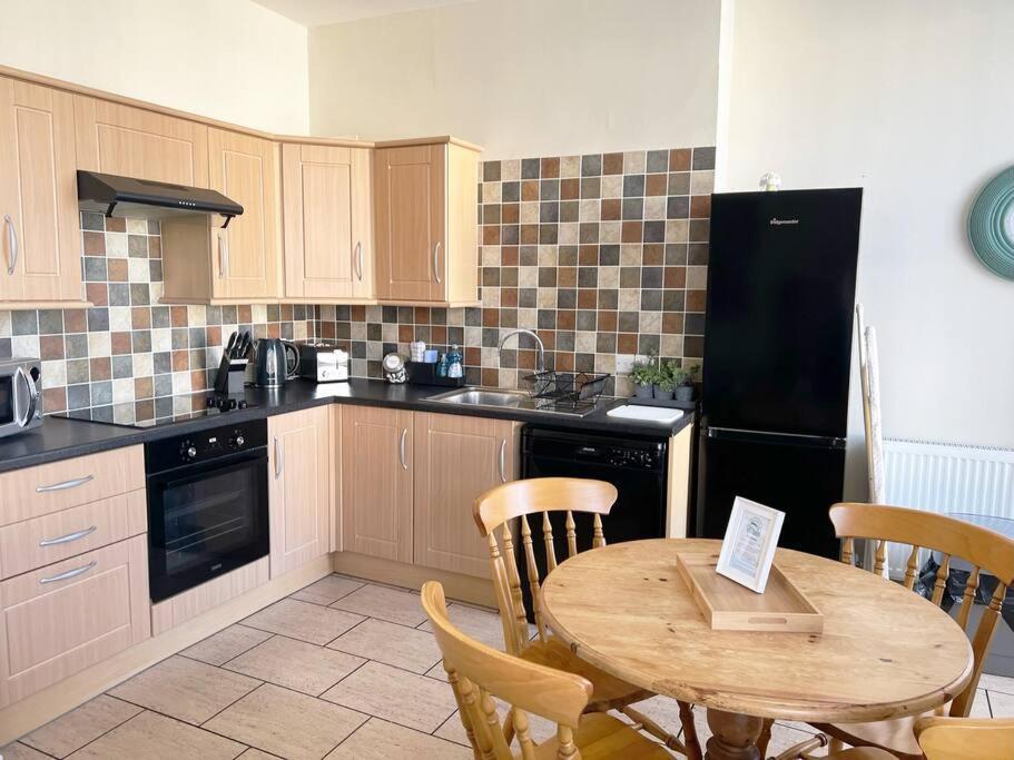 Private Parking, Central Llandudno, King Bed With Ensuite At Clement Lodge Bagian luar foto