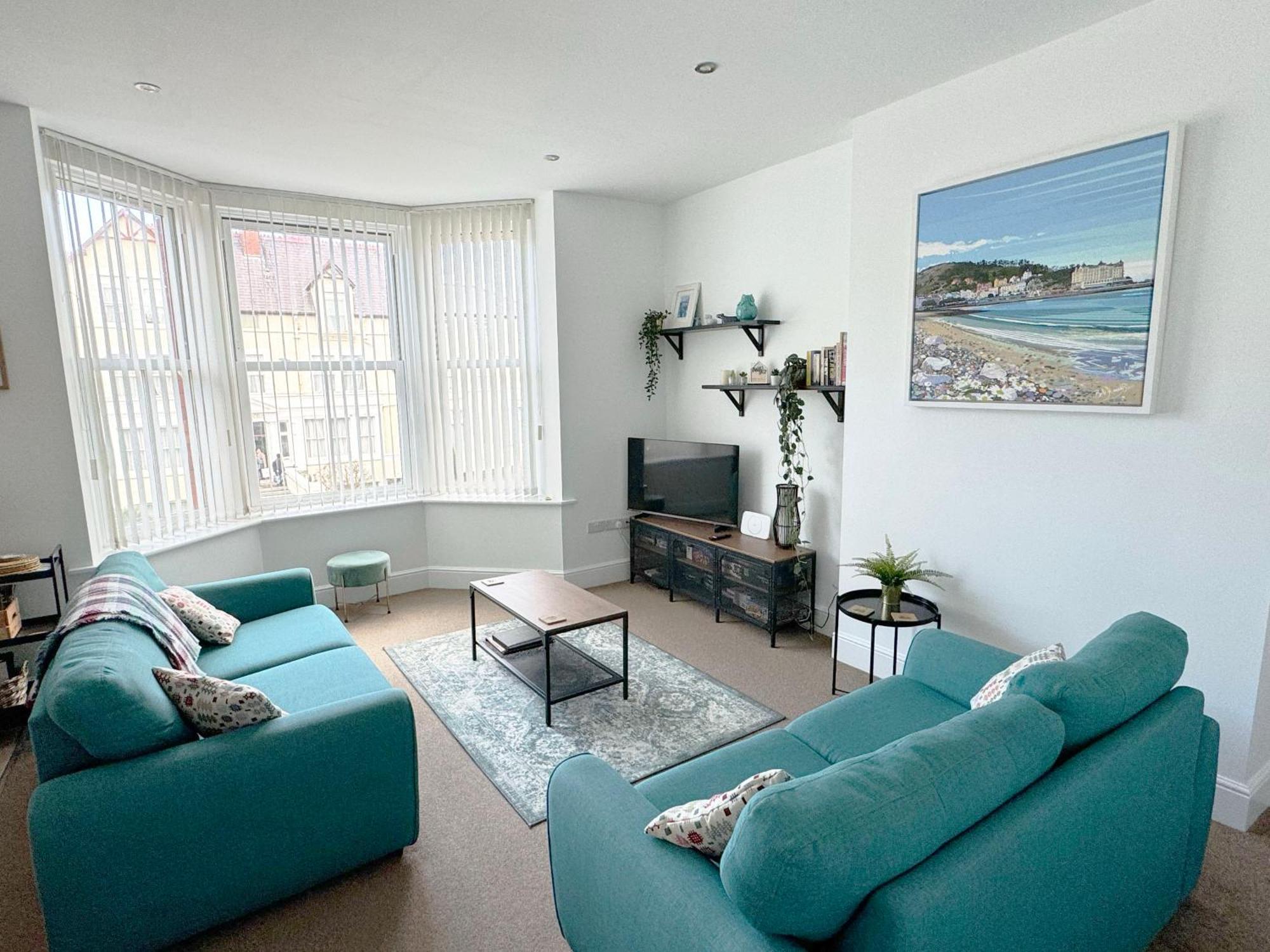 Private Parking, Central Llandudno, King Bed With Ensuite At Clement Lodge Bagian luar foto