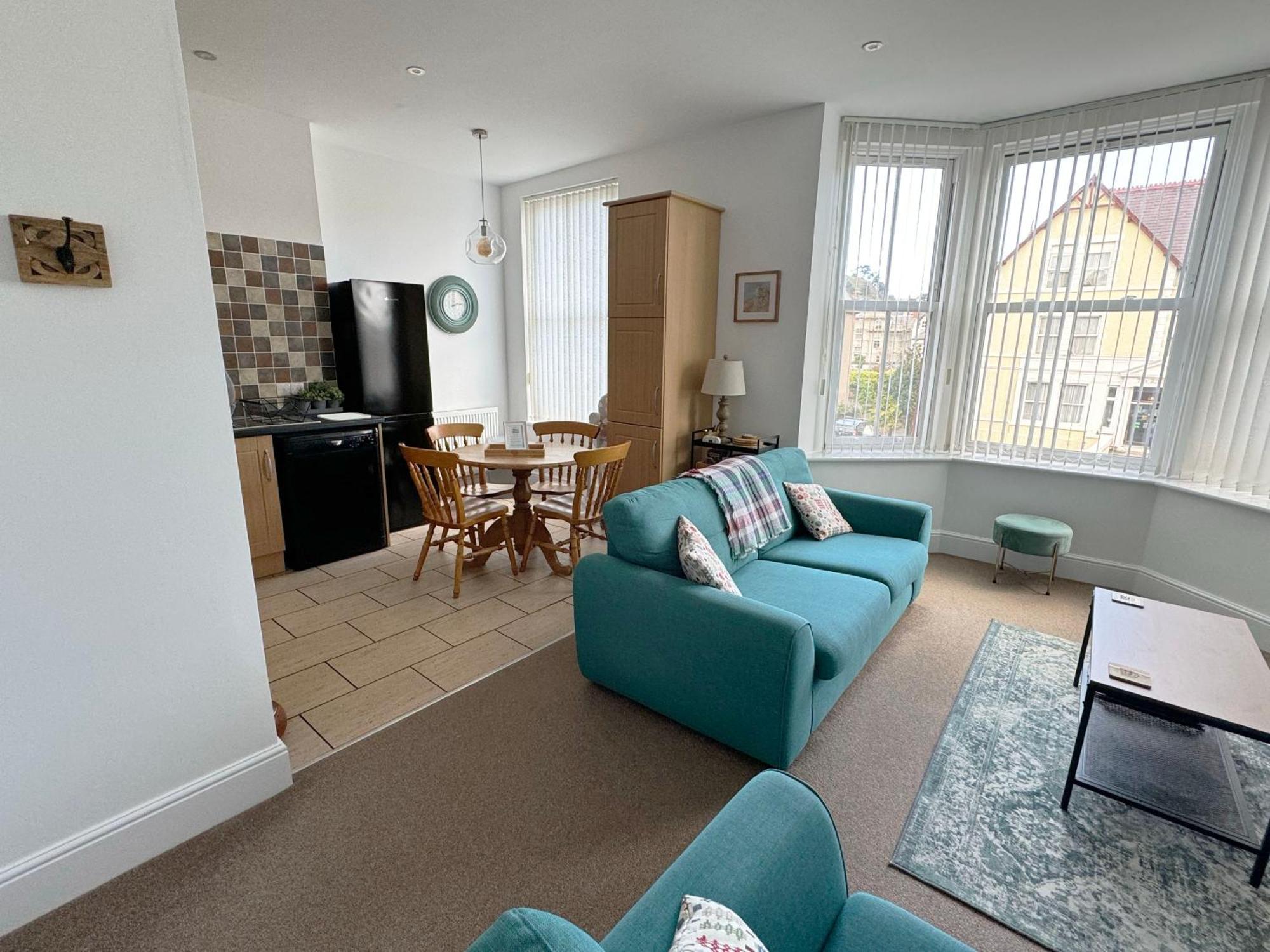 Private Parking, Central Llandudno, King Bed With Ensuite At Clement Lodge Bagian luar foto